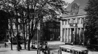 Vor 100 Jahren rollten die ersten Busse durch Bielefeld