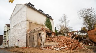 Schimmliger Schandfleck: Das sogenannte Carl-Severing-Haus in Herford verschwindet