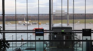 Flughafen Köln/Bonn: Erneut Passagiere auf Flugfeld