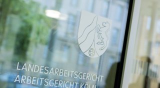 DFB-Schiedsrichter dürfen vor Arbeitsgerichten klagen