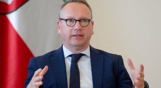 NRW-Justizminister Limbach lässt sich erneut für die Bundeswehr mustern