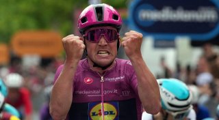 Pedersen-Show bei Giro-Abstecher in Albanien