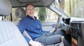 Exot auf Ostwestfalens Straßen: Bünder Schrauber hält 37 Jahre alten Nissan Laurel in Schuss