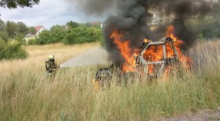 Traktor brennt im Paderborner Goldgrund aus