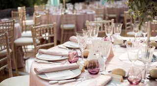 Mann aus dem Kreis Gütersloh dreht nach Hochzeit durch und prügelt auf Gäste ein