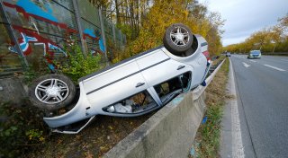 Böser Überschlag auf dem Bielefelder Ostwestfalendamm - Vollsperrung in Richtung A33 aufgehoben