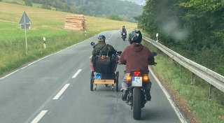 Akku leer: Jugendliche helfen im Kreis Höxter gestrandetem Senior mit E-Bike