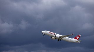 Rauch in Kabine: Zwei Crew-Mitglieder der Swiss in Klinik