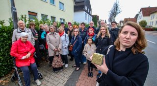Neuer Stolperstein in Herford: Mini-Mahnmal erinnert an ein großes Unrecht