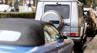 Luxusauto auf Gütersloher Supermarkt-Parkplatz beschädigt - Polizei ermittelt