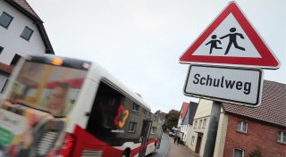 Eltern verärgert: Stadt Warburg streicht Kindern die Bus-Tickets