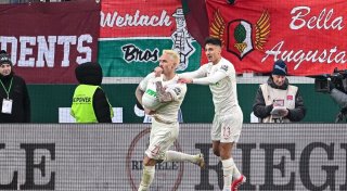 Augsburg schlägt Wolfsburg und rückt näher an Europacup ran