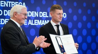 Ex-Nationalspieler Kroos mit Bundesverdienstkreuz geehrt