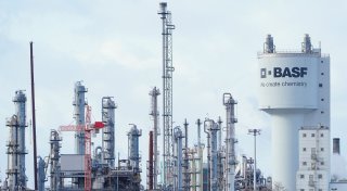 BASF blickt mit gedämpfter Zuversicht auf 2025