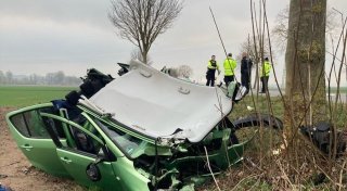 Zwei Schwerverletzte nach Unfall auf B241 bei Warburg