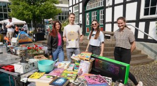 Schnäppchenjäger tummeln sich früh in der Bünder Innenstadt