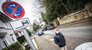 An Bielefelder Wohnstraße fehlt jetzt die Hälfte der Parkplätze
