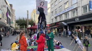 Greenpeace protestiert vor Bielefelds Zalando-Outlet: Das sind die Forderungen