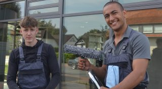 Zwischen Schule und harter Arbeit: Zwei junge Mindener gründen Putz-Start-Up
