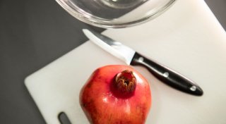 Granatapfel einfach entkernen: So geht's