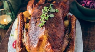 Rezept für einen knusprigen Gänsebraten mit Blaukraut