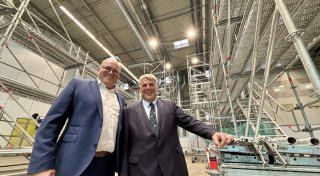 Kreis Paderborn kompakt: Jet-Lackierung am Flughafen und zentrale Großküche geplant