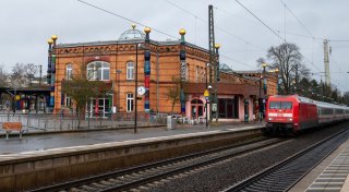 Bahnverkehr im Norden stark eingeschränkt - Leitung kaputt