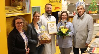 Jubiläum in Enger: Postfiliale im Edeka-Center feiert 25 Jahre