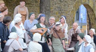 Viele Fotos vom Theaterspektakel: 1.250 Jahre Lübbecker Stadtgeschichte mit Spannung und Humor