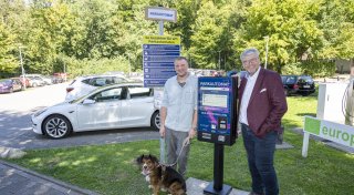 Hundebesitzer in Bielefeld verärgert: Beliebter Parkplatz ist jetzt kostenpflichtig