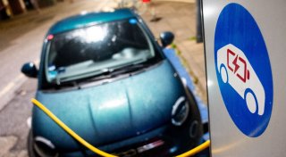 Versorgung mit Ladesäulen verbessert sich leicht