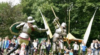 Die schönsten Fotos vom Freitag: Sparrenburgfest lockt nach Bielefeld