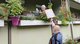 Wie eine besondere Tasse aus Bünde für riesige Freude in Dresden sorgt