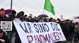 Zehntausende bei Demos nach Unions-Migrationsantrag