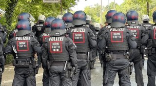 Fans des VfL Osnabrück greifen rund 50 Anhänger von Arminia Bielefeld an