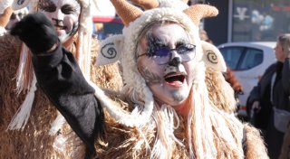 Beverungen feiert an Rosenmontag eine jecke Sonnenparty