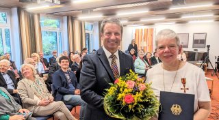 Viel zu selten: Frau aus dem Kreis Höxter bekommt Bundesverdienstkreuz