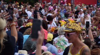 Paderborn im Partyfieber: 4.200 Jecken feiern Karneval im Sommer