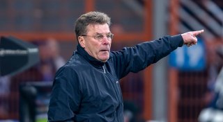 Bei Klassenerhalt: Hecking bleibt Bochum-Trainer