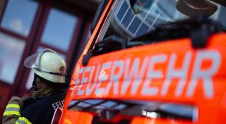 Brand in Möbelwerk in Hövelhof: Sprinkleranlage verhindert Schlimmeres