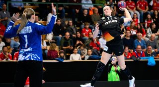 Kantersieg in der Schweiz: Handballerinnen schon in WM-Form