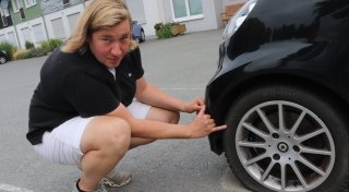 Frau im Kreis Gütersloh geschockt und verunsichert: Unbekannte zerstören ihre Autoreifen