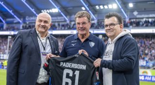 Aktuelles vom SC Paderborn 07: Besonderes Geschenk für Bochum-Trainer Dieter Hecking
