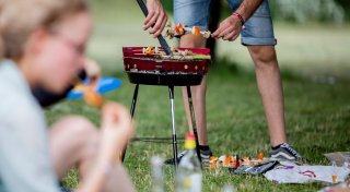 Glut und Müll: So gefährlich kann Grillen für Tiere sein