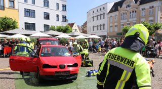 Herforder Helden live: Buntes Programm der Blaulichtmeile lockt Familien in die Innenstadt