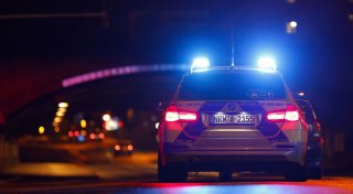 Sprinterfahrer aus Bad Oeynhausen kracht betrunken in parkende Autos