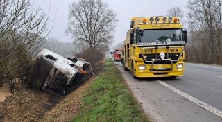 Sattelzug im Graben: L770 in Espelkamp nicht mehr gesperrt