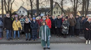 Mahnwache mit mehr als 100 Teilnehmern am Jüdischen Friedhof in Höxter