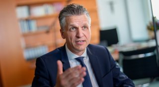 Frei dringt auf baldige Entscheidung über Wehrpflicht