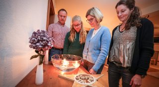 News aus Bielefeld: Trauerbewältigung, Laubbeseitigung und neue historische Kneipe